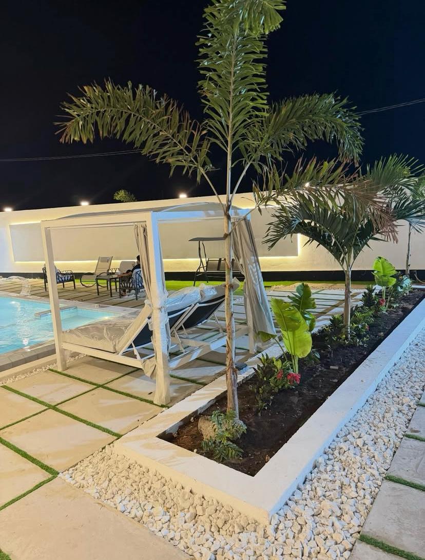 Poolside Cabana & Lounger